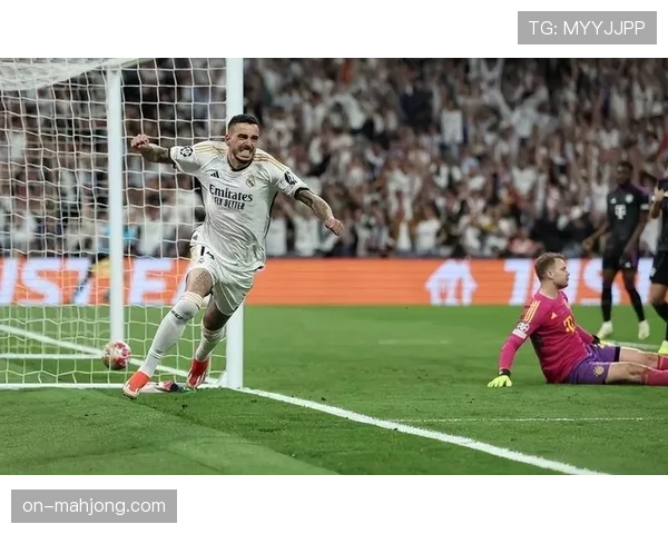 瞬间:伯纳乌全场起立鼓掌,致敬完成俱乐部600场里程碑的克罗斯